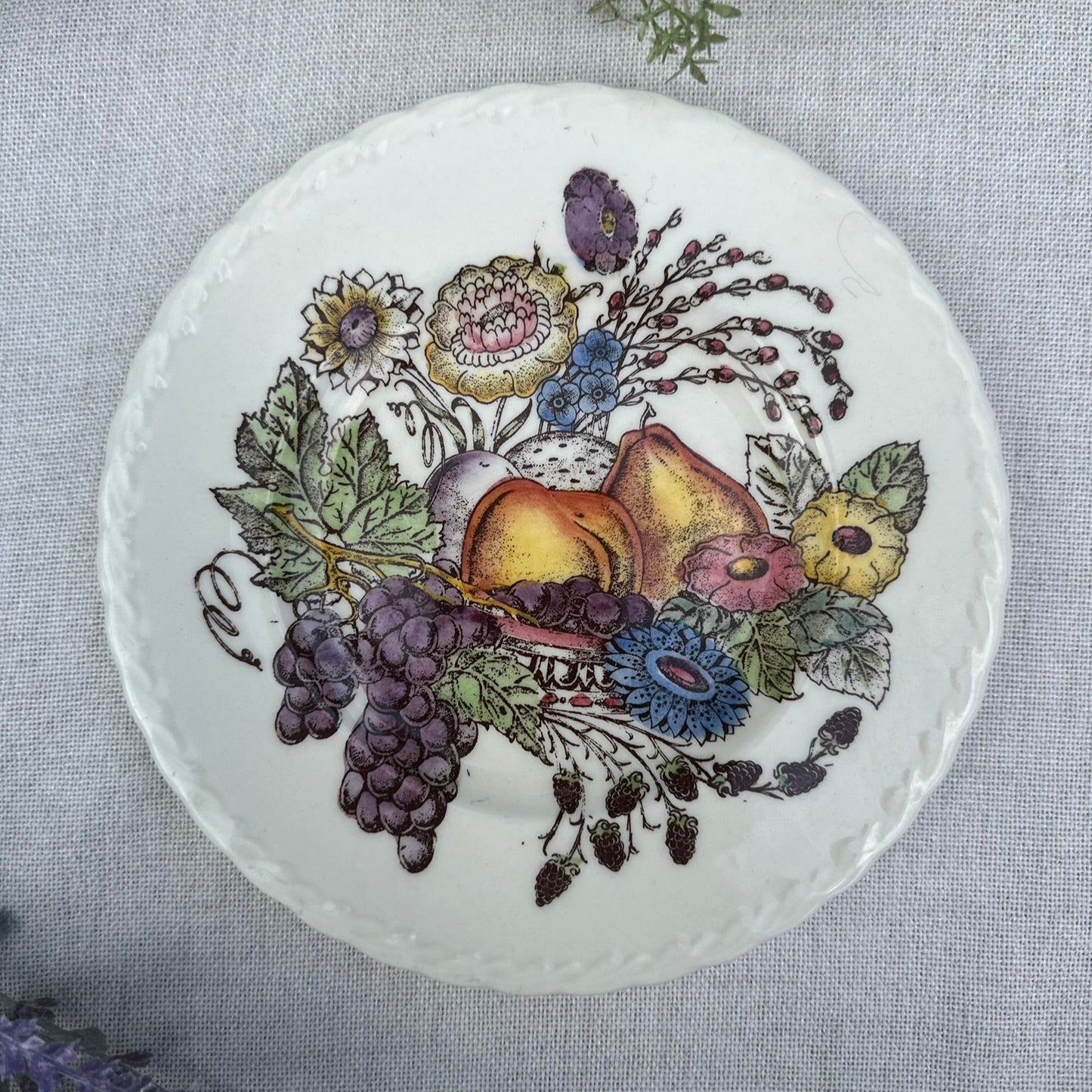 Vernon Kilns “Fruitdall” Hand-Painted Small Plate – California Pottery, 1930s–40s
