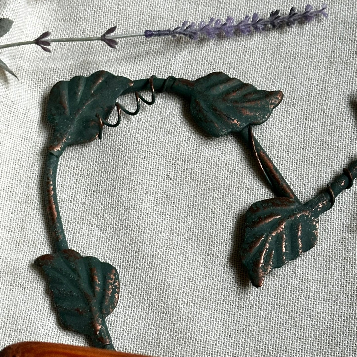 Vintage Heart Wall Shelf with Leaf Vine Iron Frame and Solid Wood Platform