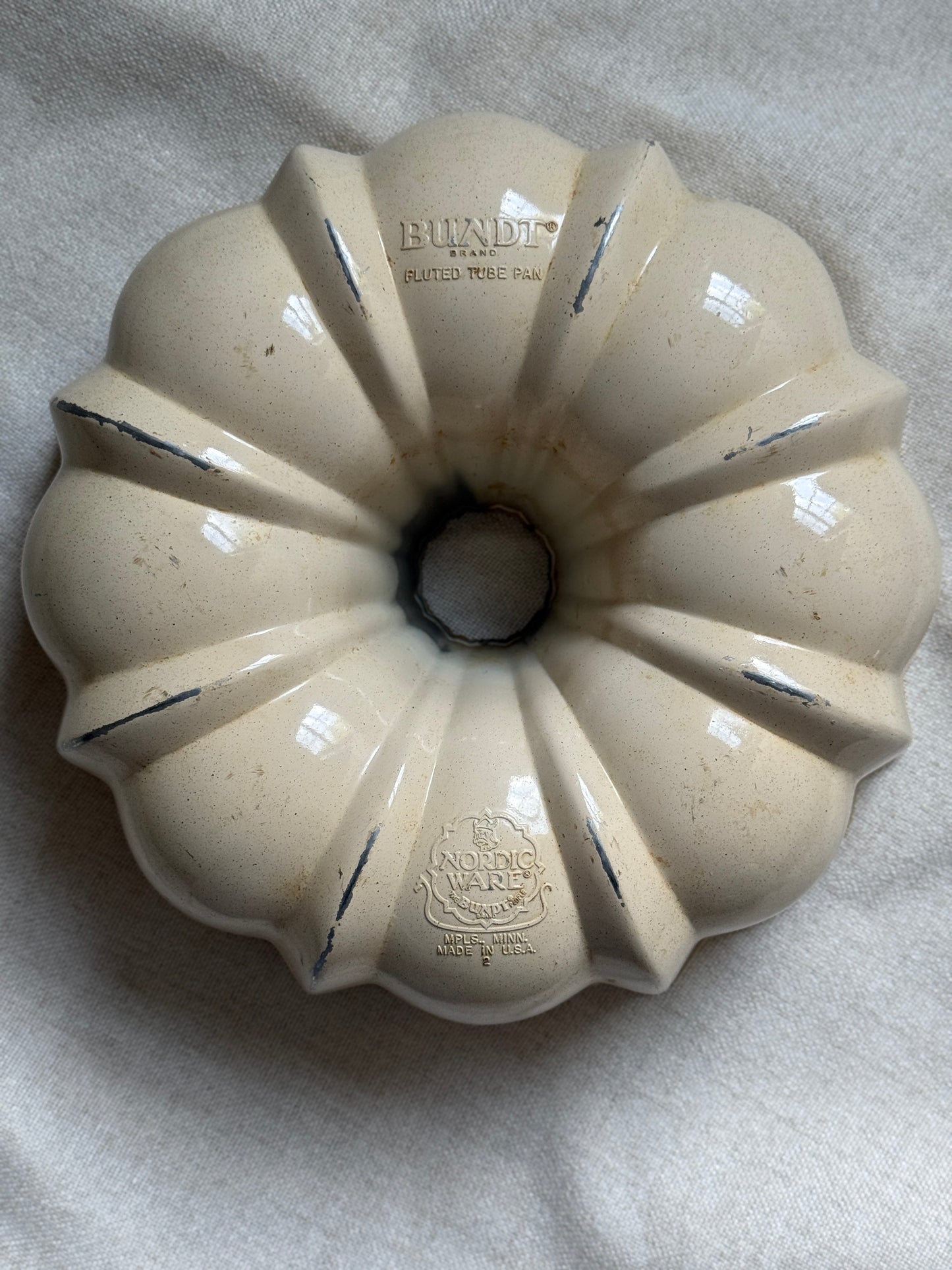 Vintage Nordic Ware Bundt Pan | Beige Enamel Cast Aluminum