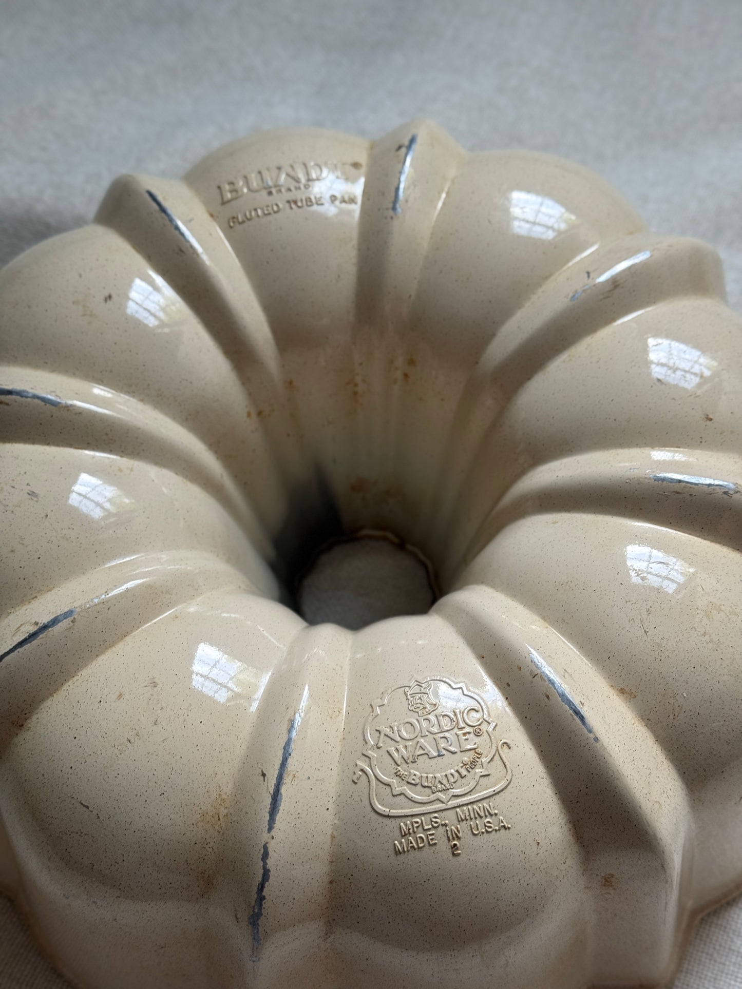 Vintage Nordic Ware Bundt Pan | Beige Enamel Cast Aluminum