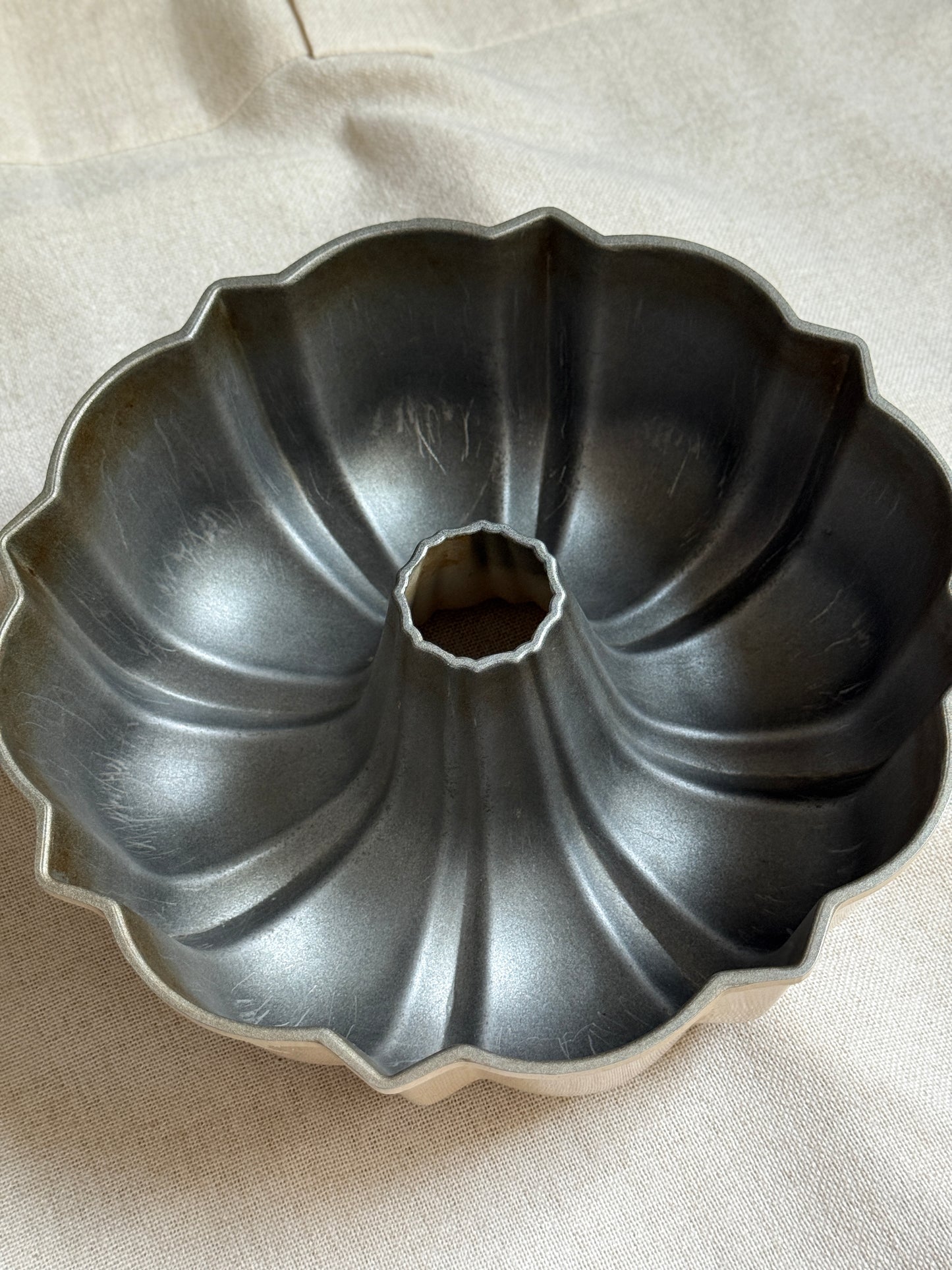 Vintage Nordic Ware Bundt Pan | Beige Enamel Cast Aluminum