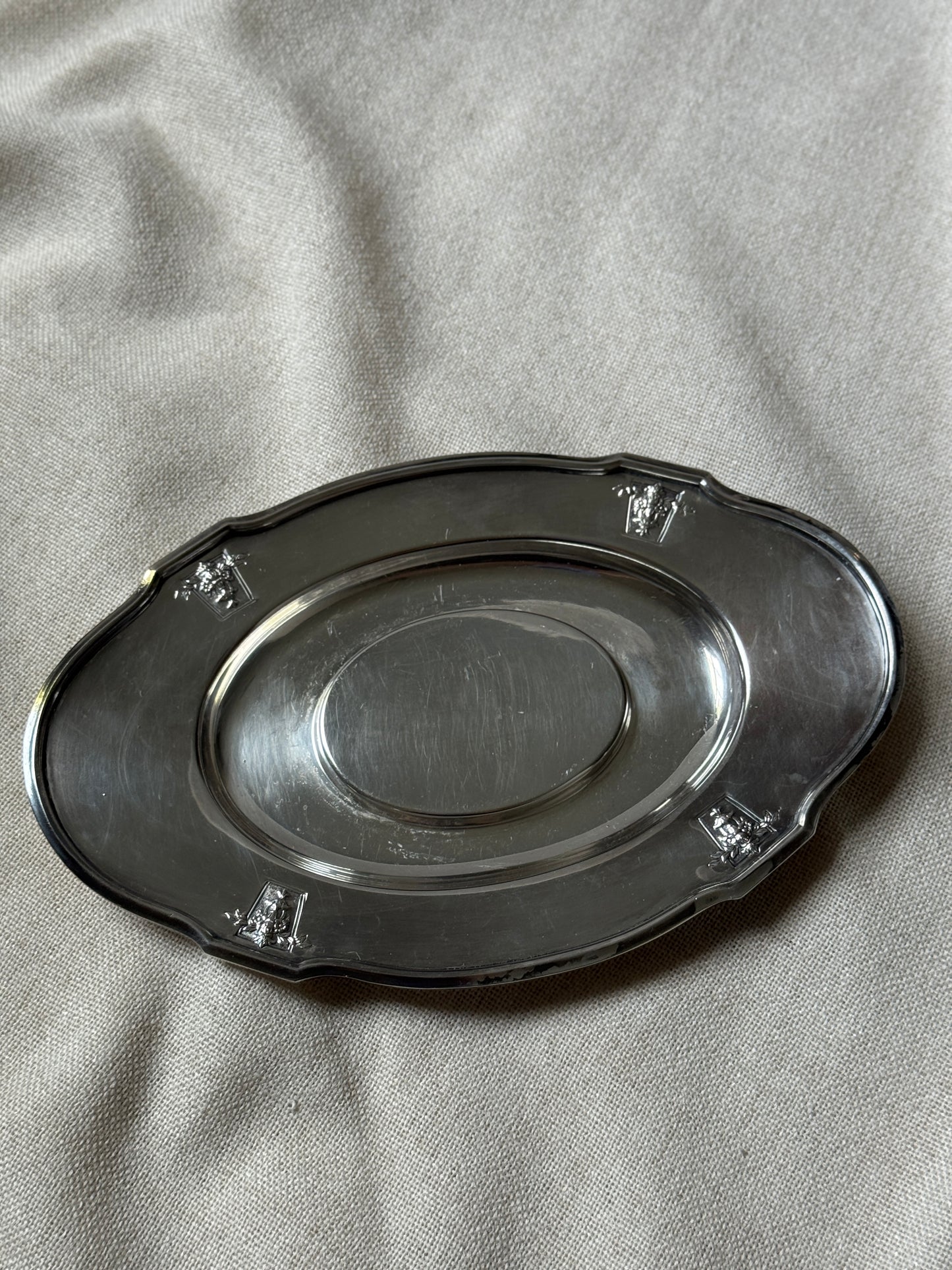 Vintage 1847 Rogers Bros. Silverplate Gravy Boat with Tray