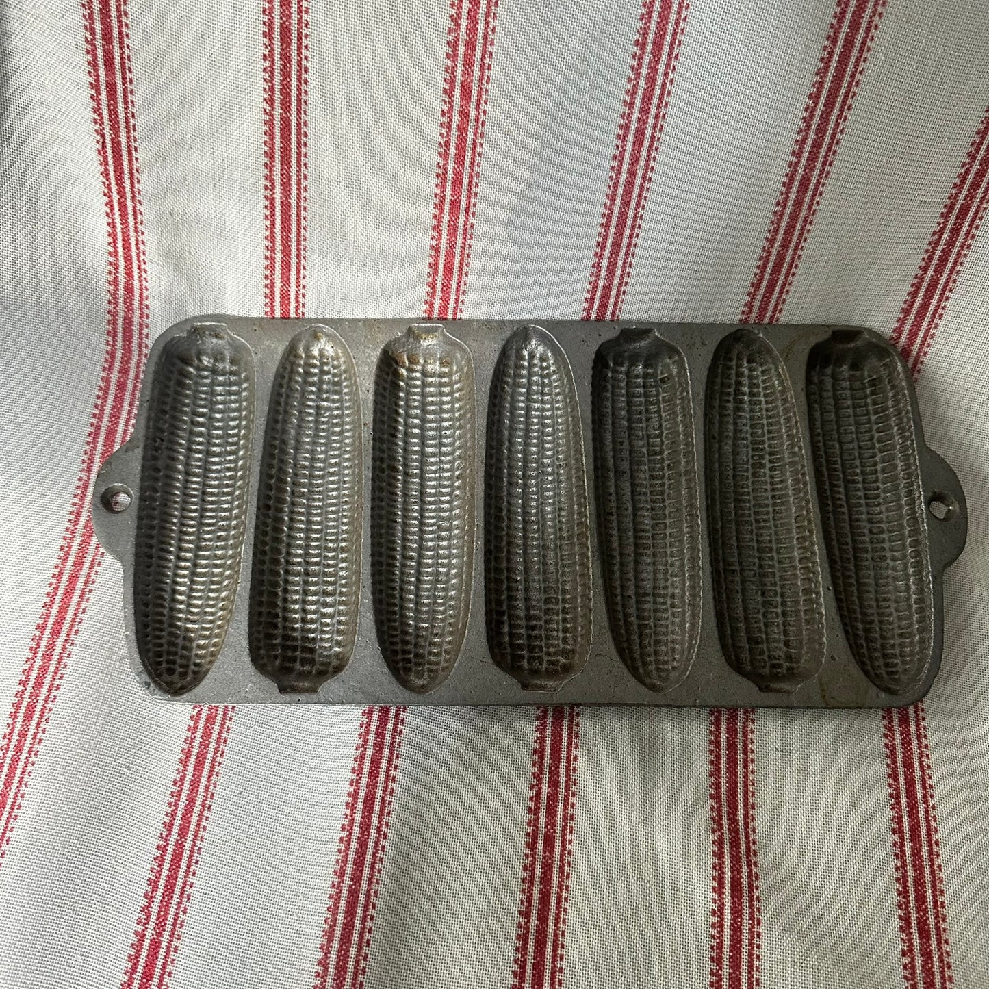 Antique Cast Iron Cornbread Pan – Corn Stick Mold with 7 Impressions