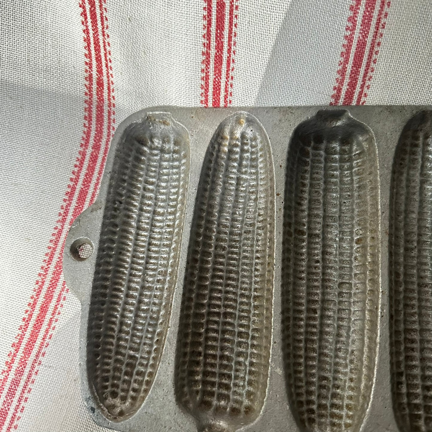Antique Cast Iron Cornbread Pan – Corn Stick Mold with 7 Impressions