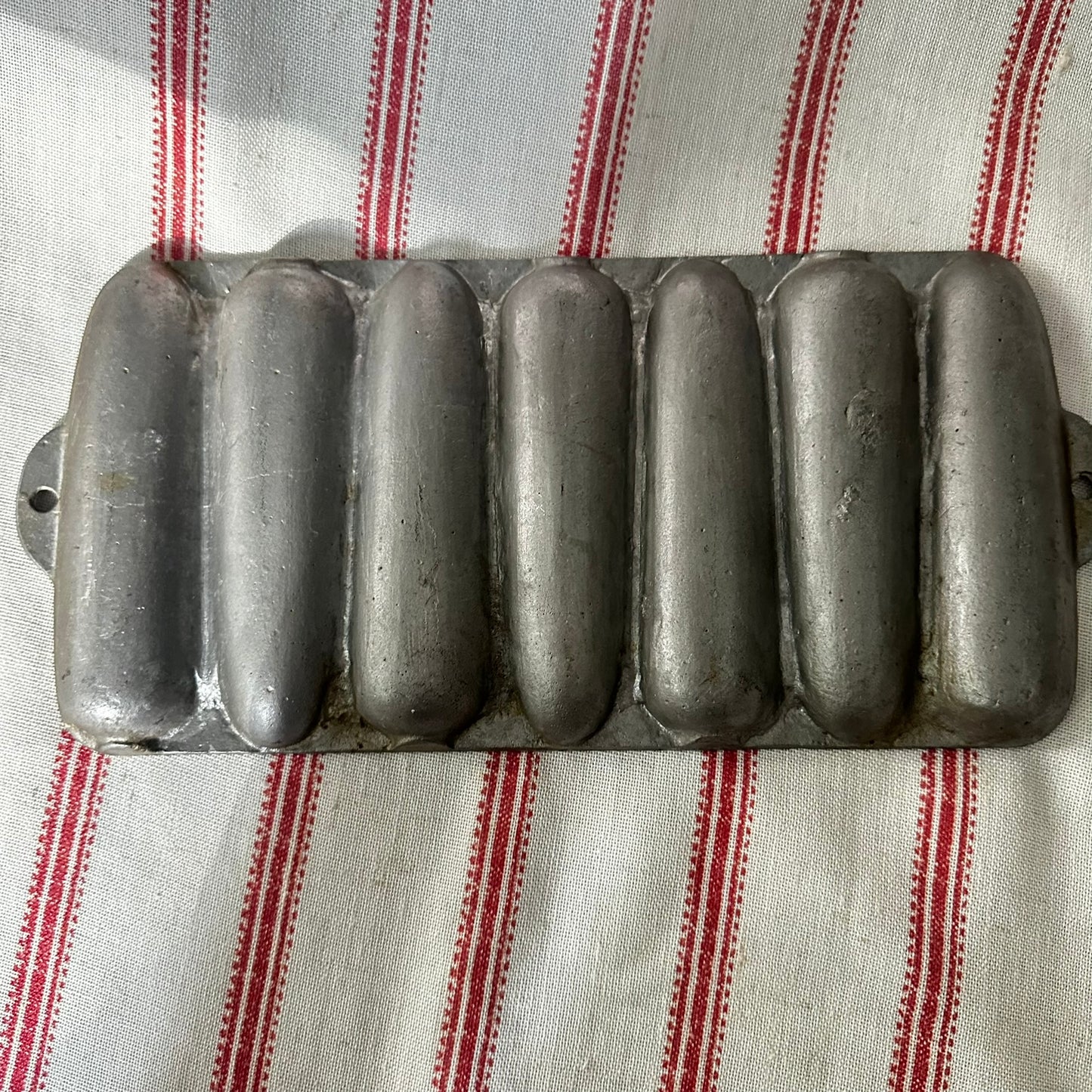 Antique Cast Iron Cornbread Pan – Corn Stick Mold with 7 Impressions