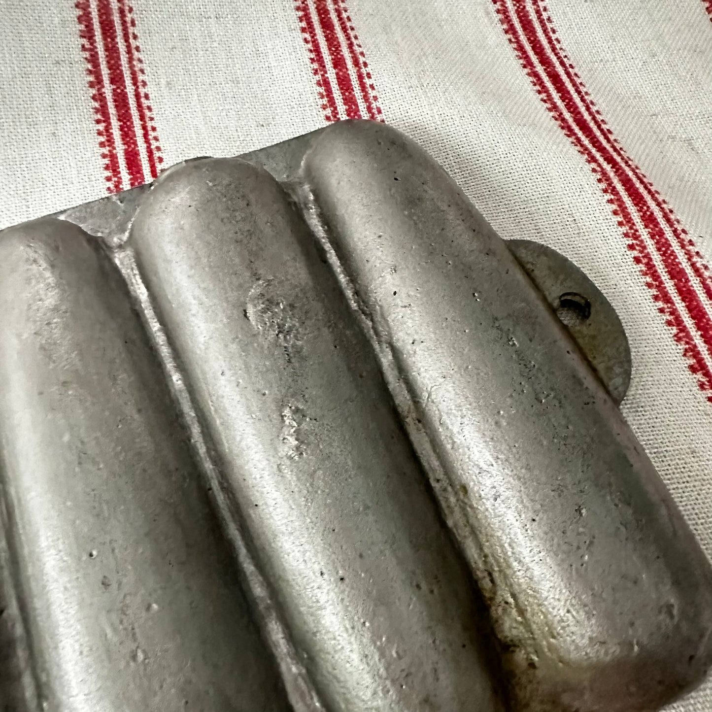 Antique Cast Iron Cornbread Pan – Corn Stick Mold with 7 Impressions